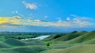Pesona Bukit Punggung Kuda Bombana, Paduan Savana, Danau Alami, dan Sunset pikat pengunjung